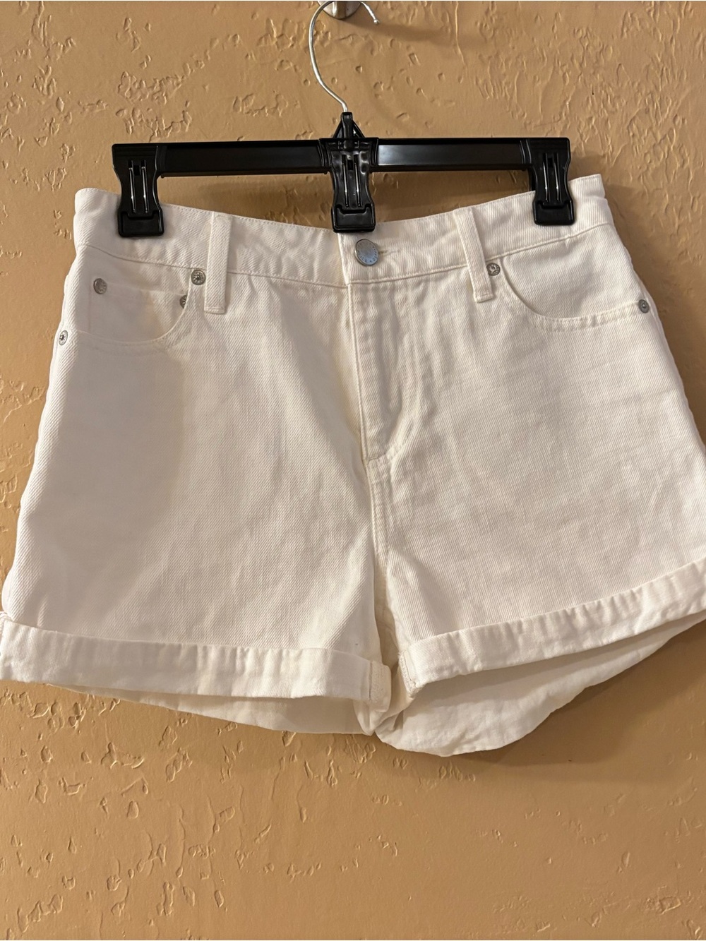 Alice + Olivia Cream High-Waist Rolled-Hem Denim Shorts